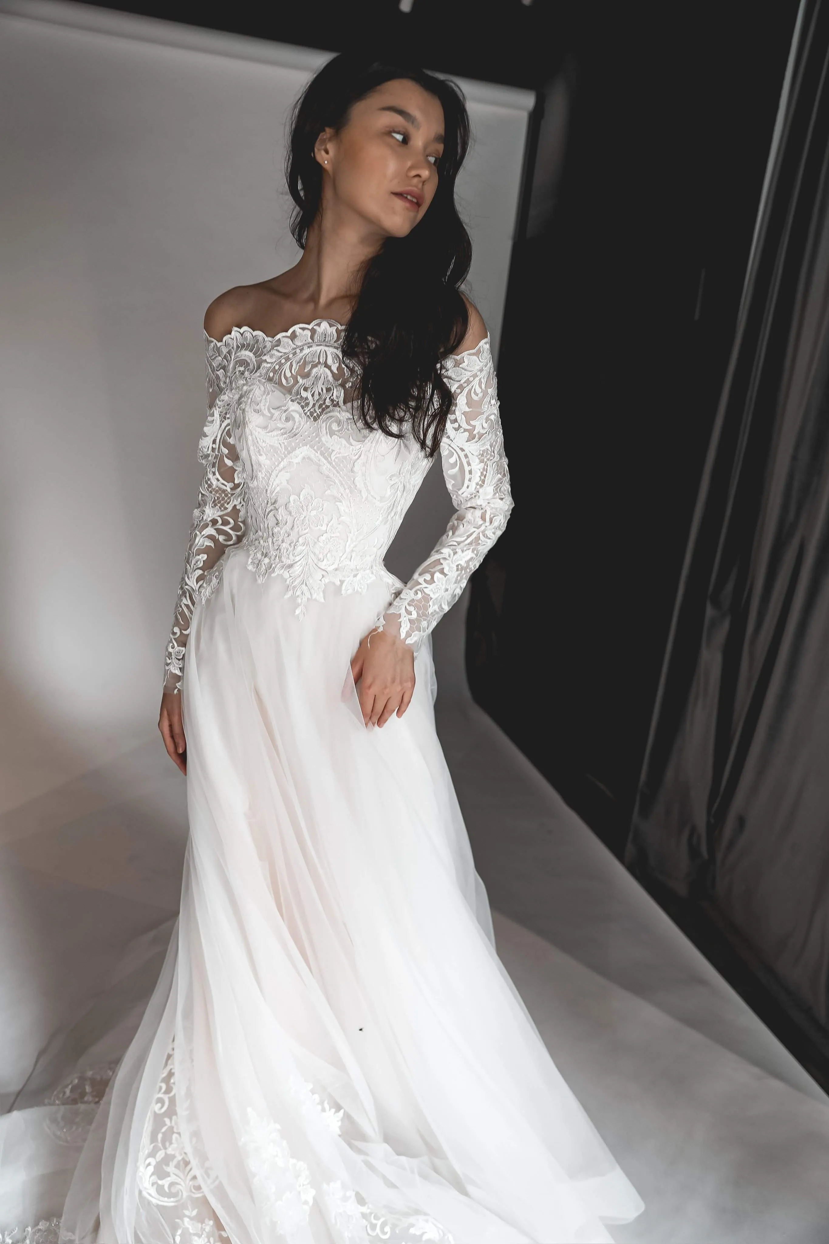 Long Sleeve Lace Wedding Dress Viteria