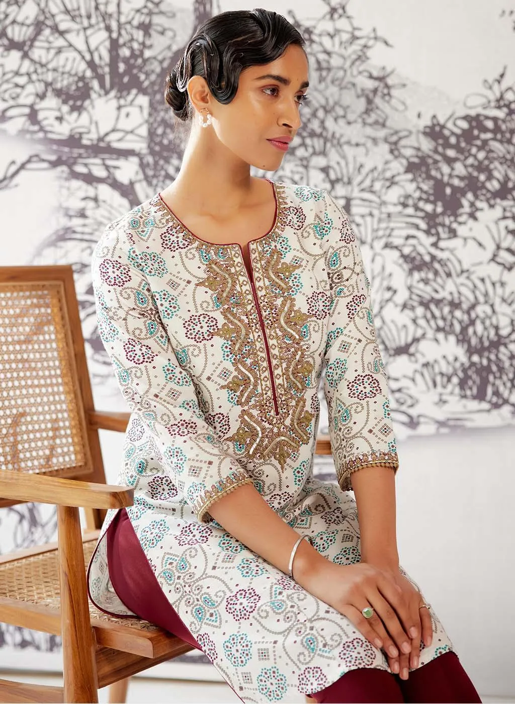 Off-white Embroidered Bandhani Print Kurti